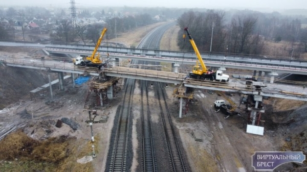 Под Брестом ремонтируют путепровод Под Брестом ремонтируют путепровод