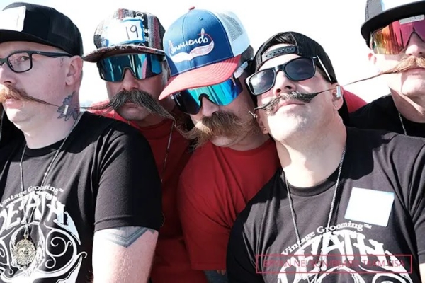 Мужчины с длинными усами и бородой установили новый мировой рекорд