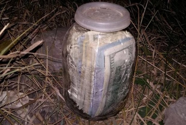 В Брестской области сестра украла у брата крупную сумму денег В Брестской области сестра украла у брата крупную сумму денег