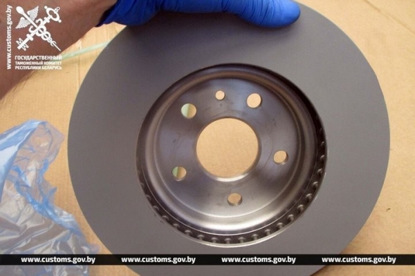В Беларусь пытались незаконно ввезти тормозные диски из Польши В Беларусь пытались незаконно ввезти тормозные диски из Польши