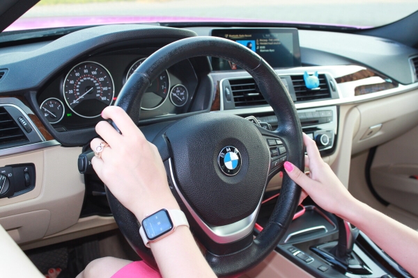 «Желающих купить эту машину предостаточно!» Девушка на розовом BMW F30 рассекает по улицам Бреста. Кто она такая? «Желающих купить эту машину предостаточно!» Девушка на розовом BMW F30 рассекает по улицам Бреста. Кто она такая?