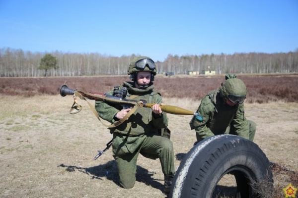 Плановые занятия десантно-штурмового батальона проходят на полигоне Брестский Плановые занятия десантно-штурмового батальона проходят на полигоне Брестский