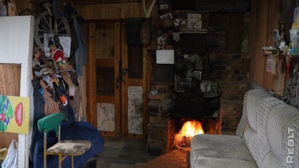 «Стены обшиты картонными ящиками от холодильника». Белорус построил дом из мусора и показал, как он устроен «Стены обшиты картонными ящиками от холодильника». Белорус построил дом из мусора и показал, как он устроен