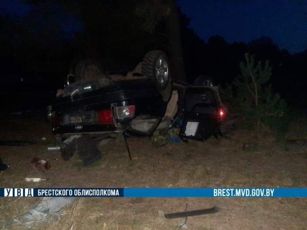 Водитель из Бреста на «Ауди» врезался в дерево и перевернулся. Погиб Водитель из Бреста на «Ауди» врезался в дерево и перевернулся. Погиб