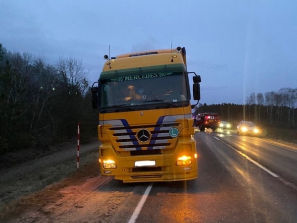Полуприцеп грузового автомобиля полностью сгорел в Ивацевичском районе Полуприцеп грузового автомобиля полностью сгорел в Ивацевичском районе