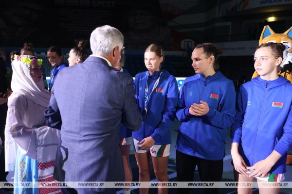 Горячая поддержка трибун, атмосфера дружбы и уважения на Играх. В Бресте наградили девушек-гандболисток Горячая поддержка трибун, атмосфера дружбы и уважения на Играх. В Бресте наградили девушек-гандболисток