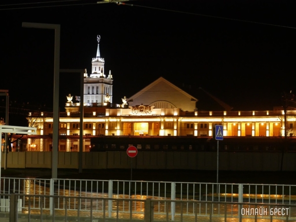 Сегодня в Бресте включат праздничное освещение. Почему? Сегодня в Бресте включат праздничное освещение. Почему?