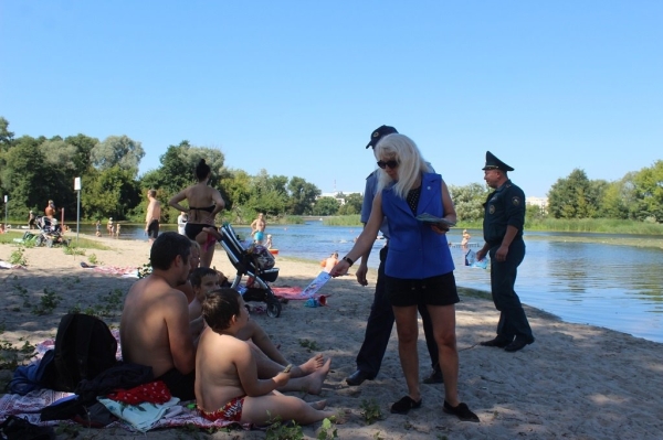 Спасатели совместно с милицией посетили пляж на ул. Махновича в Бресте Спасатели совместно с милицией посетили пляж на ул. Махновича в Бресте