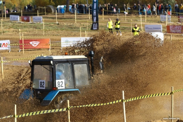 Такого вы еще не видели! Под Минском прошли гонки на тракторах