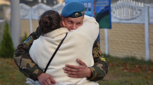 «Лучший подарок - провести время с сыном». Брестские десантники поздравили своих мам с праздником «Лучший подарок - провести время с сыном». Брестские десантники поздравили своих мам с праздником