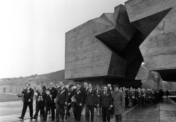 Открытие мемориальный комплекса «Брестская крепость-герой», сентябрь 1971 г.
             
                Открытие мемориальный комплекса «Брестская крепость-герой», сентябрь 1971 г.