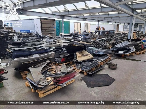 Автозапчасти б/у на сумму свыше 28 тысяч рублей пытались незаконно переместить через пункт пропуска «Козловичи» Автозапчасти б/у на сумму свыше 28 тысяч рублей пытались незаконно переместить через пункт пропуска «Козловичи»