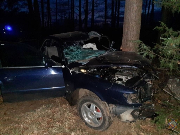 ДТП в Ивацевичском районе: работниками МЧС спасен водитель легковушки ДТП в Ивацевичском районе: работниками МЧС спасен водитель легковушки