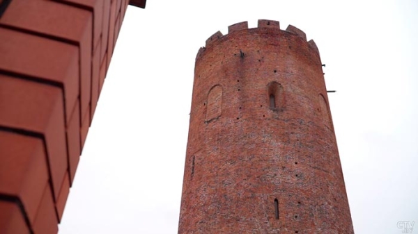 Каменецкая башня вынесла напады крестоносцев, татар и не одну войну. Сколько там было реконструкций? Каменецкая башня вынесла напады крестоносцев, татар и не одну войну. Сколько там было реконструкций?