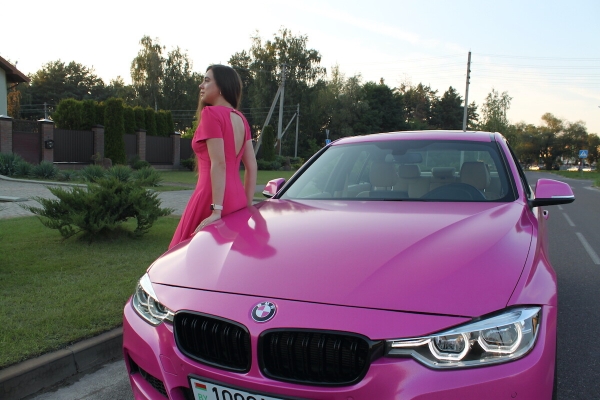 «Желающих купить эту машину предостаточно!» Девушка на розовом BMW F30 рассекает по улицам Бреста. Кто она такая? «Желающих купить эту машину предостаточно!» Девушка на розовом BMW F30 рассекает по улицам Бреста. Кто она такая?