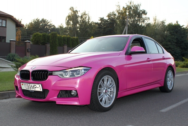 «Желающих купить эту машину предостаточно!» Девушка на розовом BMW F30 рассекает по улицам Бреста. Кто она такая? «Желающих купить эту машину предостаточно!» Девушка на розовом BMW F30 рассекает по улицам Бреста. Кто она такая?