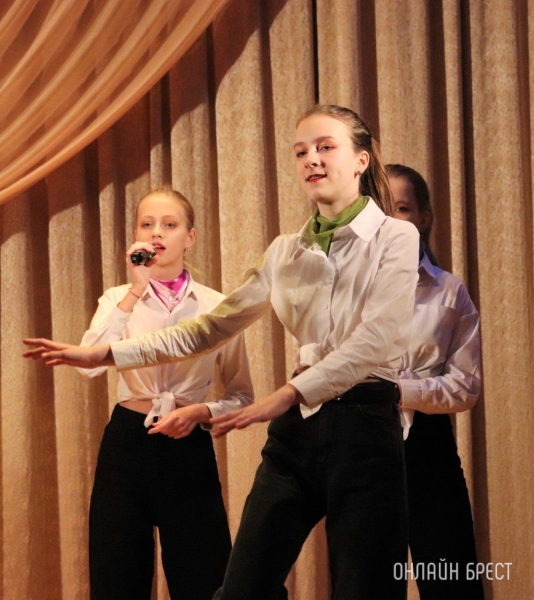 
                Читатель: Конкурс стихов и песен на иностранном языке «История любви» (Московский район г. Бреста)
            