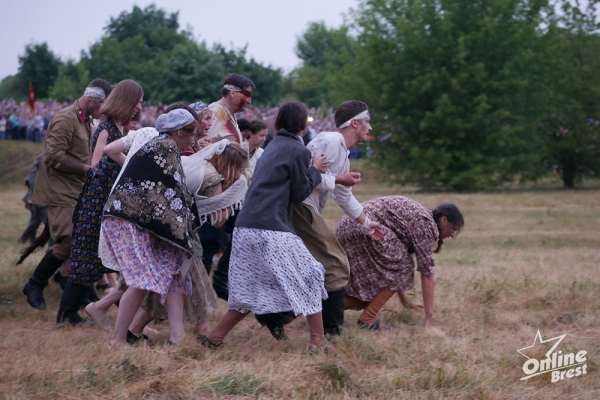 Около 300 реконструкторов на рассвете 22 июня воссоздадут эпизоды обороны Брестской крепости Около 300 реконструкторов на рассвете 22 июня воссоздадут эпизоды обороны Брестской крепости
