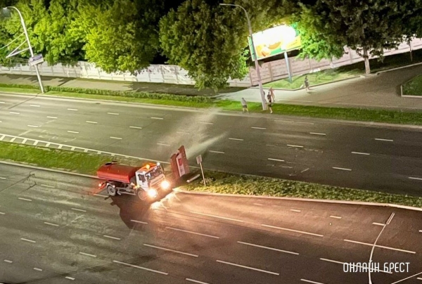 Читатель: Вот так ребята в Бресте охлаждаются :)
Читатель: Вот так ребята в Бресте охлаждаются :)