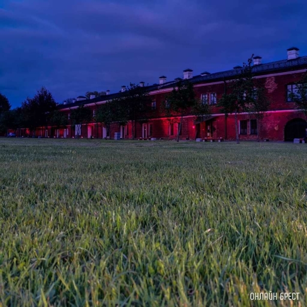 Праздничную иллюминацию включат в Бресте с 30 апреля по 10 мая Праздничную иллюминацию включат в Бресте с 30 апреля по 10 мая