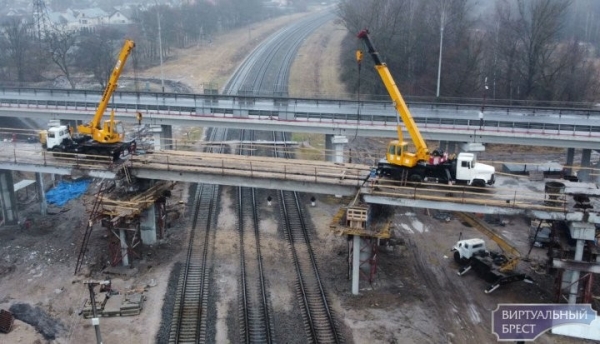 Под Брестом ремонтируют путепровод Под Брестом ремонтируют путепровод