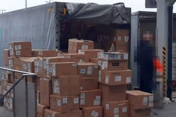 В Польше два белоруса стянули товар у другого водителя прямо на таможне