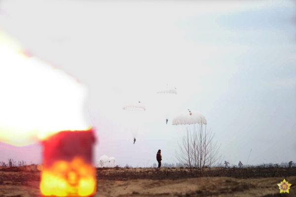 Как прошло сегодняшнее десантирование под Брестом. Фоторепортаж