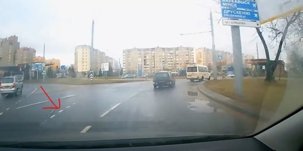 Вопрос по ПДД. Водитель уверен, что не нарушал, перестроившись на кольце Вопрос по ПДД. Водитель уверен, что не нарушал, перестроившись на кольце