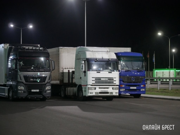 Автоперевозчики ЕС могут оформить с 10 октября разрешение на перевозку грузов по Беларуси Автоперевозчики ЕС могут оформить с 10 октября разрешение на перевозку грузов по Беларуси