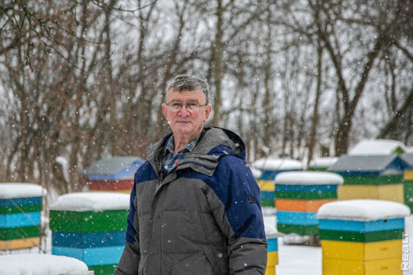 «Летом здесь гул — как на аэродроме». Семья переехала из столицы в старый дом в глухой деревне — и не жалеет «Летом здесь гул — как на аэродроме». Семья переехала из столицы в старый дом в глухой деревне — и не жалеет