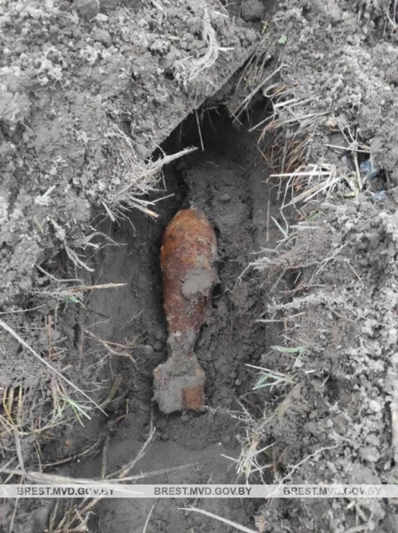 В Лунинецком районе обнаружены снаряды времен ВОВ В Лунинецком районе обнаружены снаряды времен ВОВ