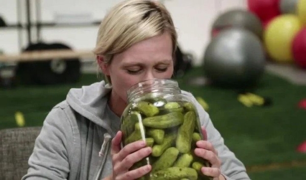 Что происходит с организмом, когда вы пьете огуречный рассол? Что происходит с организмом, когда вы пьете огуречный рассол?