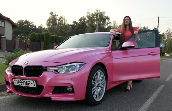 «Желающих купить эту машину предостаточно!» Девушка на розовом BMW F30 рассекает по улицам Бреста. Кто она такая? «Желающих купить эту машину предостаточно!» Девушка на розовом BMW F30 рассекает по улицам Бреста. Кто она такая?