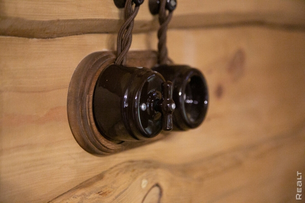 Девушка уехала из столицы в деревню в Березовском районе и нашла себе там дело — ремонтирует дом прадеда. И вот что у нее получилось Девушка уехала из столицы в деревню в Березовском районе и нашла себе там дело — ремонтирует дом прадеда. И вот что у нее получилось