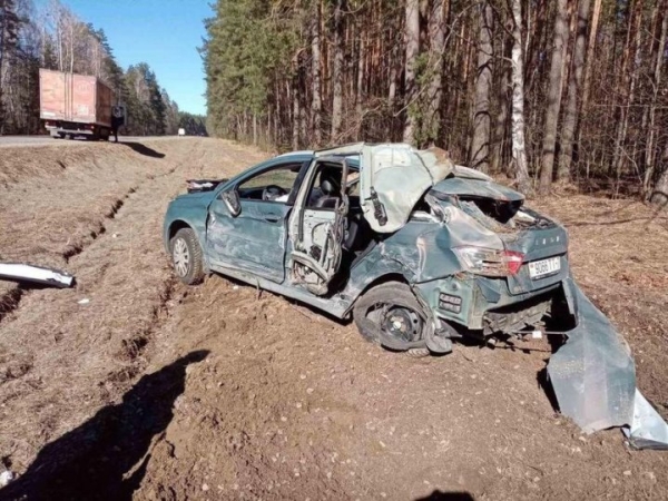 В Беларуси грузовик вылетел на «встречку» — прямо на легковушку. Жуткое видео В Беларуси грузовик вылетел на «встречку» — прямо на легковушку. Жуткое видео