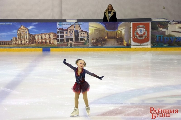 Фігурысты з розных куткоў краіны прыехалі ў Пружаны, каб пазмагацца за «Кубак Белавежскай пушчы» і пуцёўку на рэспубліканскія Алімпійскія дні моладзі Фігурысты з розных куткоў краіны прыехалі ў Пружаны, каб пазмагацца за «Кубак Белавежскай пушчы» і пуцёўку на рэспубліканскія Алімпійскія дні моладзі