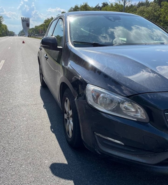 В Бресте водитель Renault на скорости подрезал Volvo и скрылся В Бресте водитель Renault на скорости подрезал Volvo и скрылся