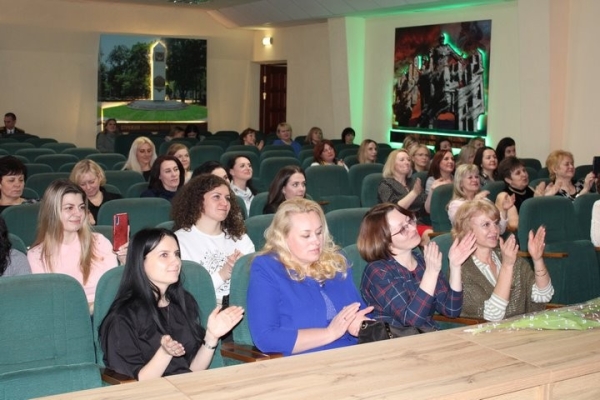 Пинские пограничники поздравили женщин с 8 Марта Пинские пограничники поздравили женщин с 8 Марта