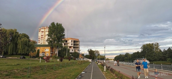 Читатель: Красивая Набережная в Бресте. Фото сделаны вчера вечером
             
                Читатель: Красивая Набережная в Бресте. Фото сделаны вчера вечером