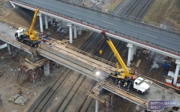 Под Брестом ремонтируют путепровод Под Брестом ремонтируют путепровод