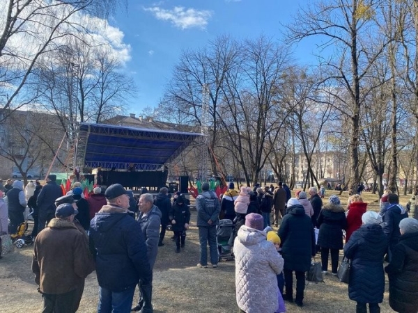 В Бресте на трёх городских площадках проходят традиционные масленичные гуляния В Бресте на трёх городских площадках проходят традиционные масленичные гуляния