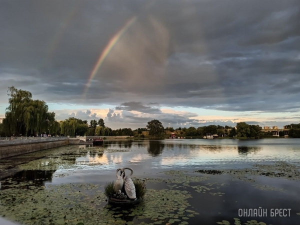 Читатель: Красивая Набережная в Бресте. Фото сделаны вчера вечером
             
                Читатель: Красивая Набережная в Бресте. Фото сделаны вчера вечером