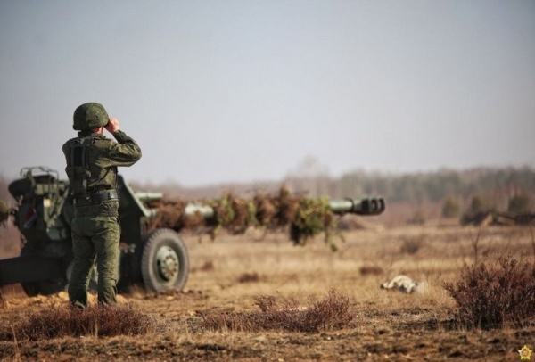 На полигоне около Бреста продолжаются учения с применением тяжелой артиллерии и авиации На полигоне около Бреста продолжаются учения с применением тяжелой артиллерии и авиации