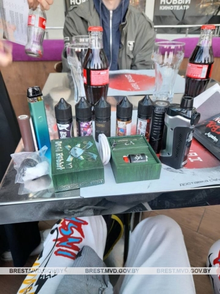 Спиртное, квартиры, коттеджи... Как подросток из Бреста погулял с друзьями на украденные деньги Спиртное, квартиры, коттеджи... Как подросток из Бреста погулял с друзьями на украденные деньги