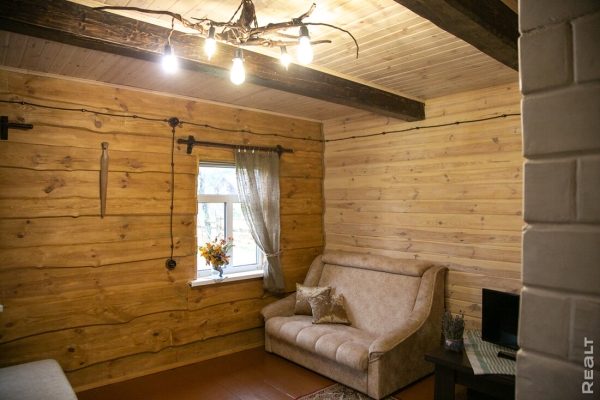 Девушка уехала из столицы в деревню в Березовском районе и нашла себе там дело — ремонтирует дом прадеда. И вот что у нее получилось Девушка уехала из столицы в деревню в Березовском районе и нашла себе там дело — ремонтирует дом прадеда. И вот что у нее получилось