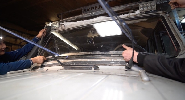 Как заводят автомобиль в минус 50°C. Видео из Якутии