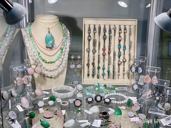 Экспозиция, которая вас удивит! Большой фоторепортаж с выставки «В мире самоцветов» в Бресте, посвященной эксклюзивным украшениям