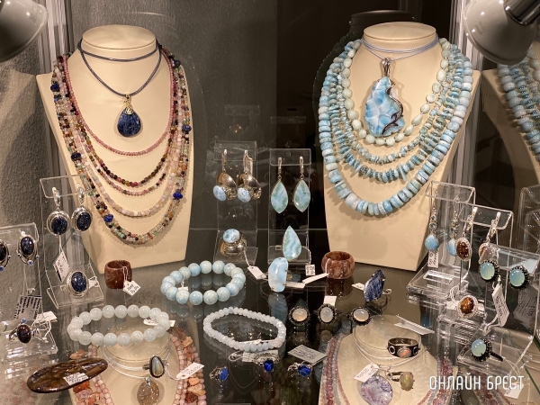 Экспозиция, которая вас удивит! Большой фоторепортаж с выставки «В мире самоцветов» в Бресте, посвященной эксклюзивным украшениям