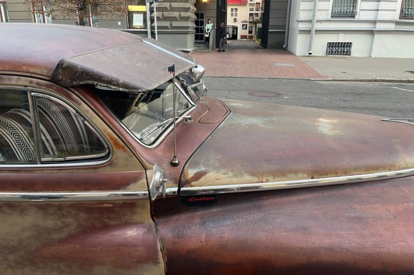 С DeSoto, на котором посидела девушка, пропала большая вмятина. Но владелец настаивает на суде