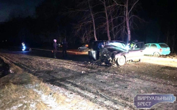 В Бресте на Красном дворе произошло серьёзное ДТП
             
                В Бресте на Красном дворе произошло серьёзное ДТП